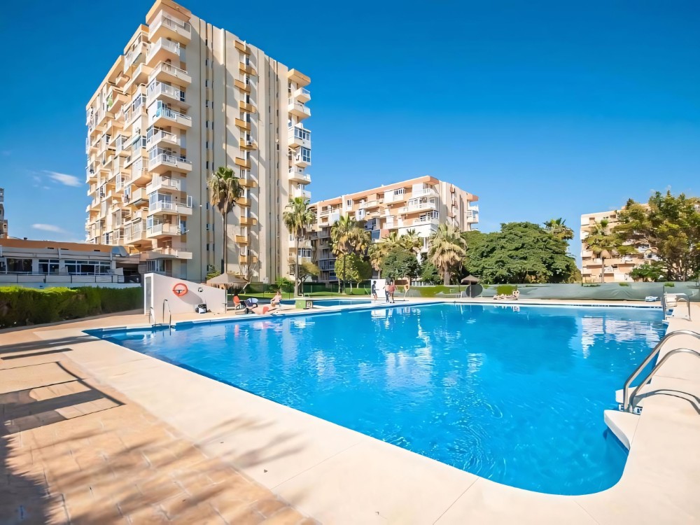 1-Bedroom Apartment with Pool Access in Arroyo de la Miel